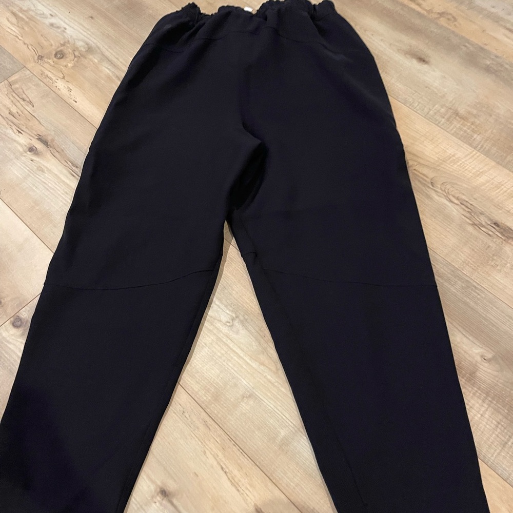 Lululemon cinched waist cargo lightweight pants 8